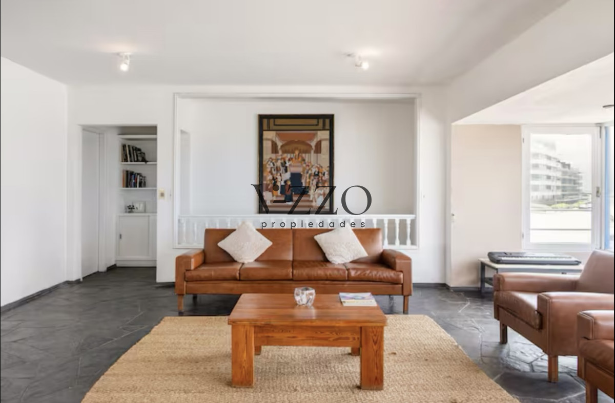 Casa ID.663/Gran-Casa-en-Venta-sobre-el-Mar-de-5-Dormitorios-y-Dependencia-en-Península,-Punta-del-Este - Gran Casa en Venta sobre el Mar de 5 Dormitorios y Dependencia en Península, Punta del Este