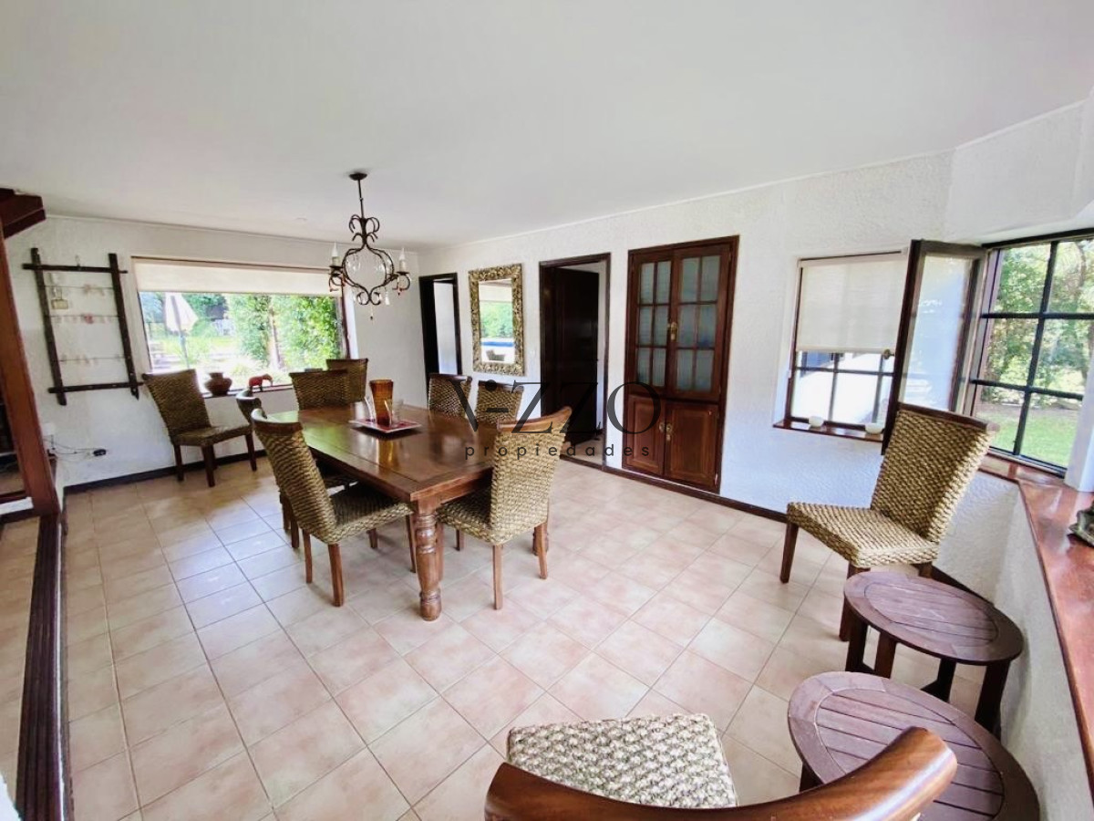 Casa ID.494/Cómoda-Casa-de-5-Dormitorios-y-Piscina-Climatizada-en-Punta-del-Este - Cómoda Casa de 5 Dormitorios y Piscina Climatizada en Punta del Este