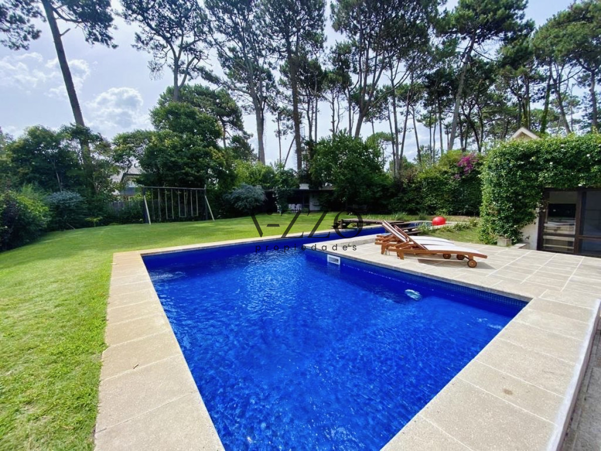 Casa ID.494/Cómoda-Casa-de-5-Dormitorios-y-Piscina-Climatizada-en-Punta-del-Este - Cómoda Casa de 5 Dormitorios y Piscina Climatizada en Punta del Este