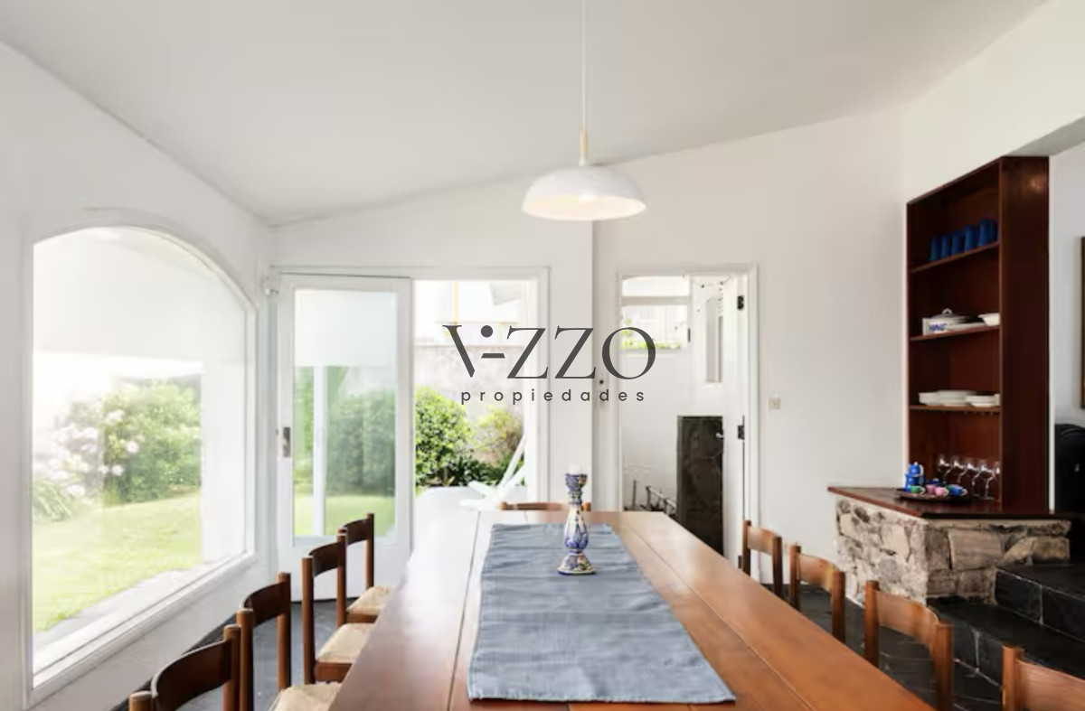 Casa ID.663/Gran-Casa-en-Venta-sobre-el-Mar-de-5-Dormitorios-y-Dependencia-en-Península,-Punta-del-Este - Gran Casa en Venta sobre el Mar de 5 Dormitorios y Dependencia en Península, Punta del Este