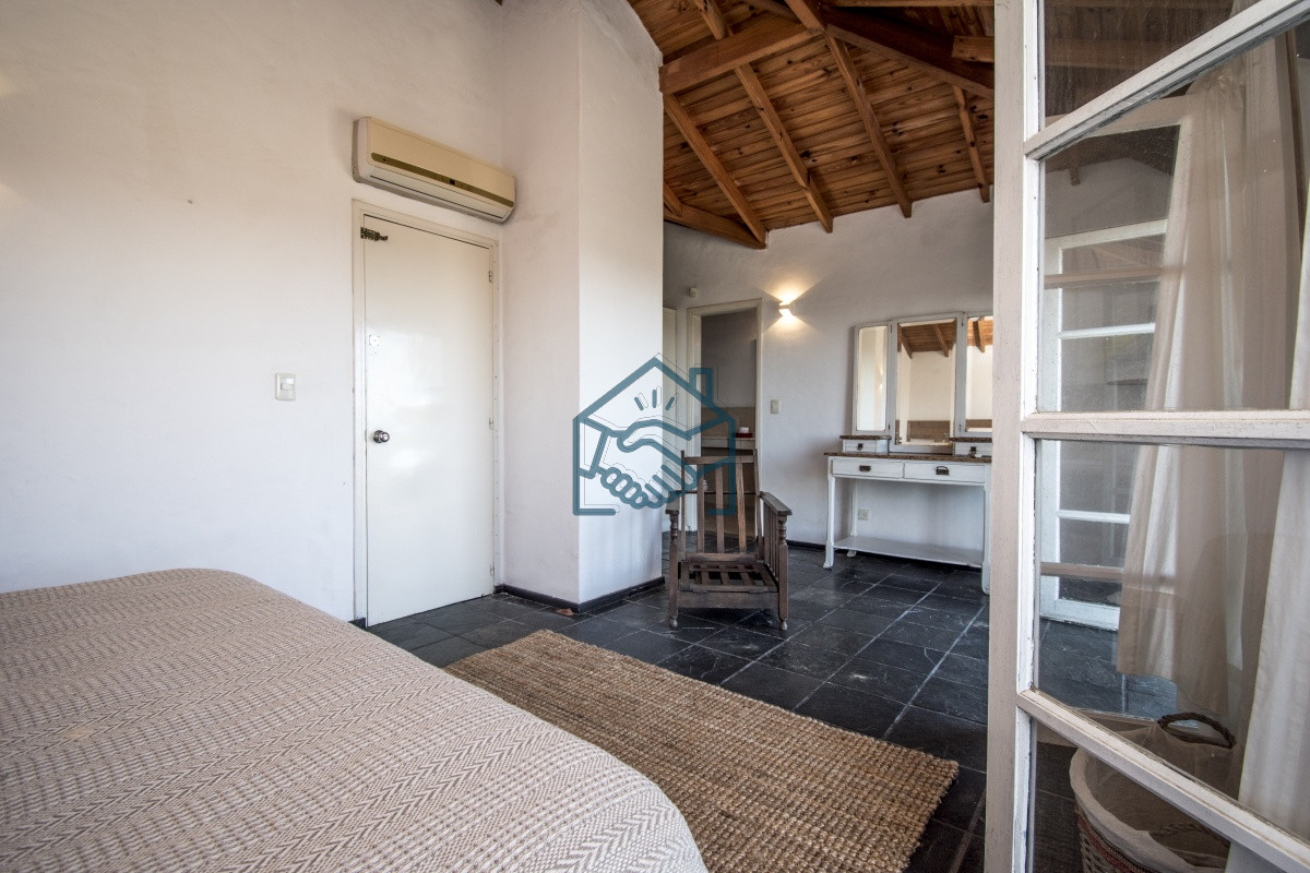 Casa ID.1423/Excelente-Casa-de-4-Dormitorios-con-Piscina-y-Parrillero-en-Montoya,-La-Barra - Excelente Casa de 4 Dormitorios con Piscina y Parrillero en Montoya, La Barra