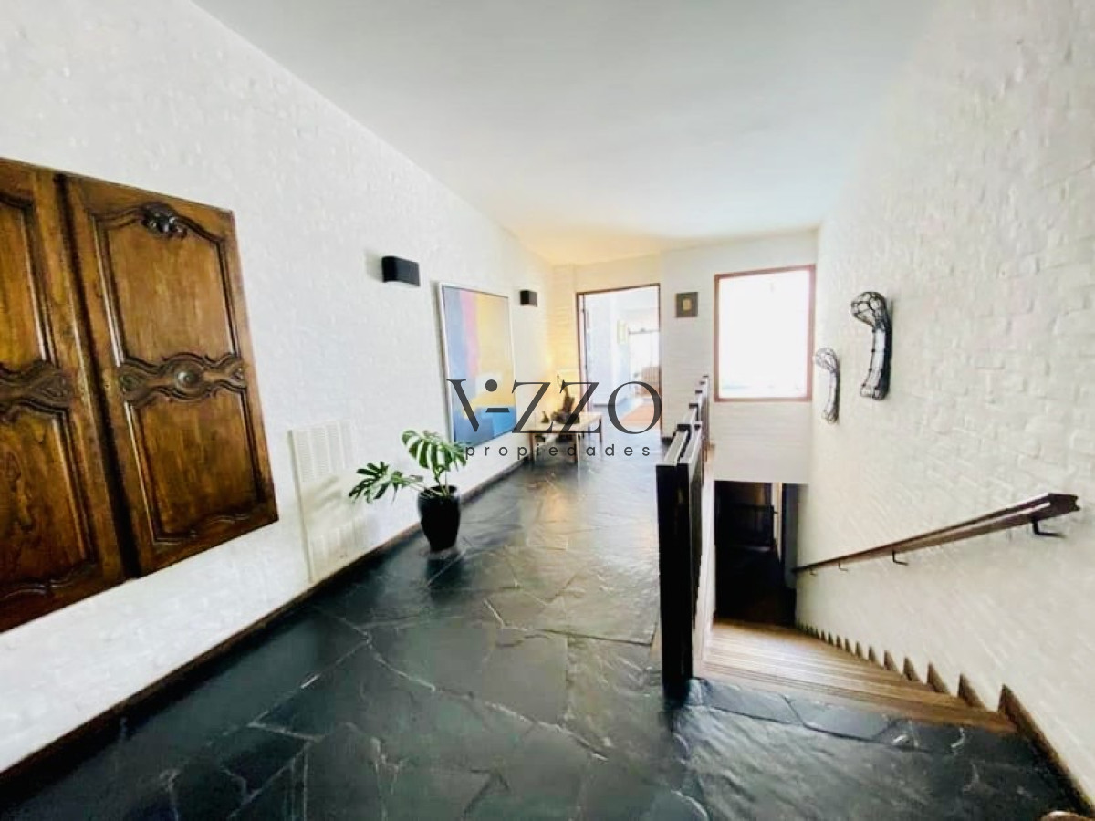 Casa ID.663/Gran-Casa-en-Venta-sobre-el-Mar-de-5-Dormitorios-y-Dependencia-en-Península,-Punta-del-Este - Gran Casa en Venta sobre el Mar de 5 Dormitorios y Dependencia en Península, Punta del Este