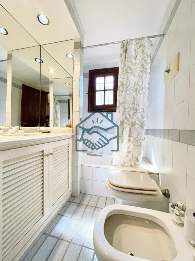 Casa ID.1472/Excelente-Casa-de-4-Dormitorios-en-Playa-Mansa---Punta-del-Este - Excelente Casa de 4 Dormitorios en Playa Mansa - Punta del Este