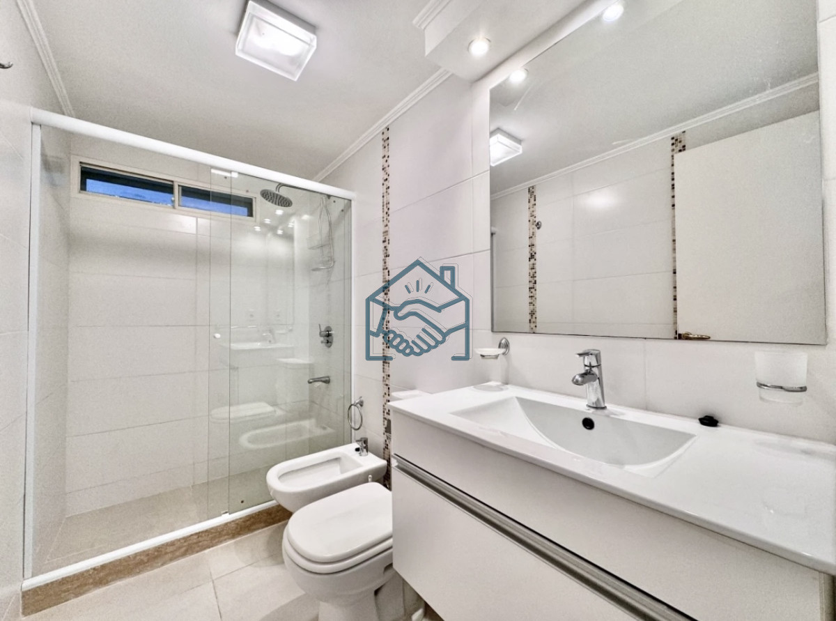 Casa ID.1500/Moderna-Casa-de-4-Dormitorios-en-Playa-Mansa-a-Pocas-Cuadras-del-Mar - Moderna Casa de 4 Dormitorios en Playa Mansa a Pocas Cuadras del Mar