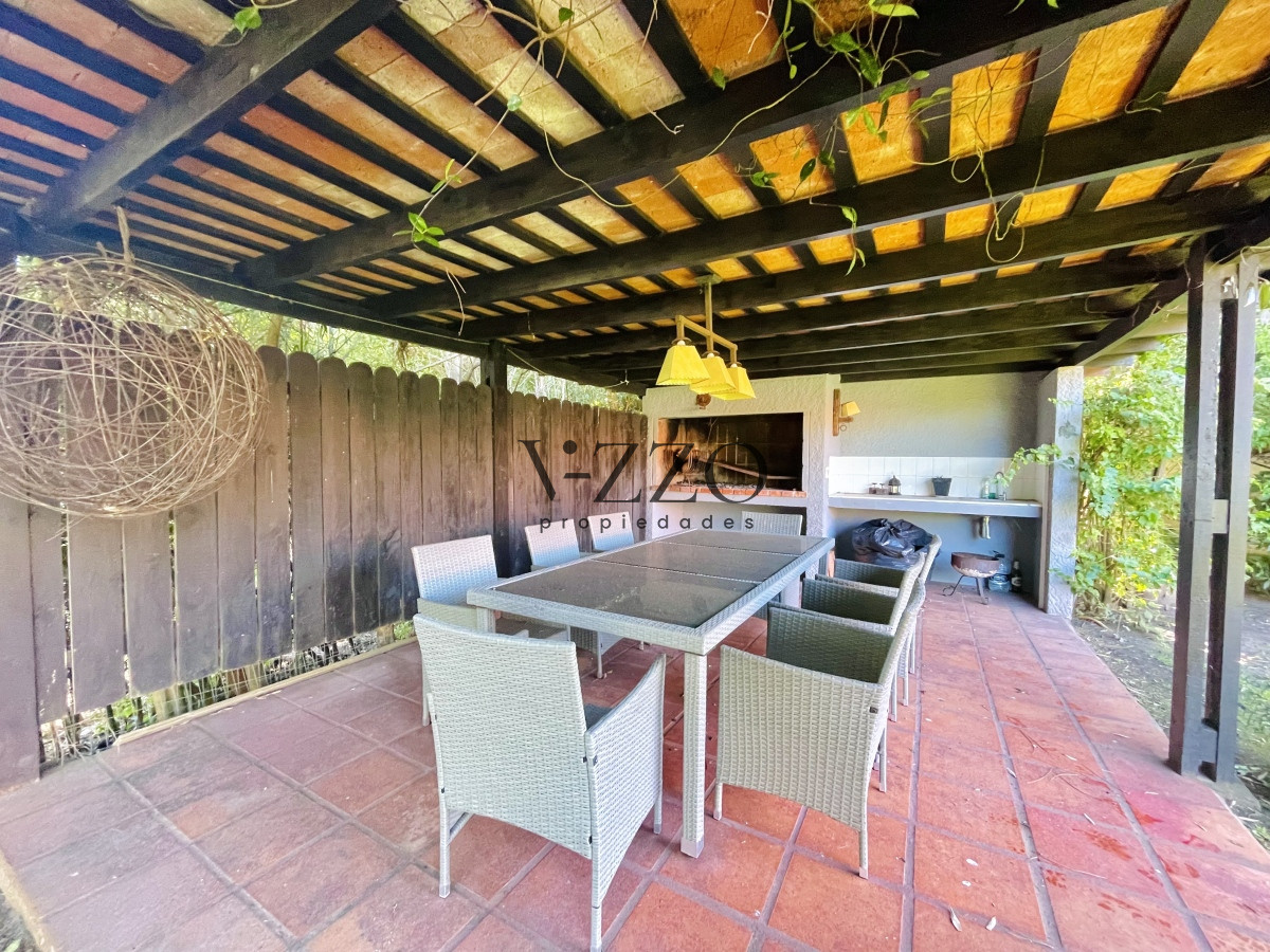 Casa ID.494/Cómoda-Casa-de-5-Dormitorios-y-Piscina-Climatizada-en-Punta-del-Este - Cómoda Casa de 5 Dormitorios y Piscina Climatizada en Punta del Este