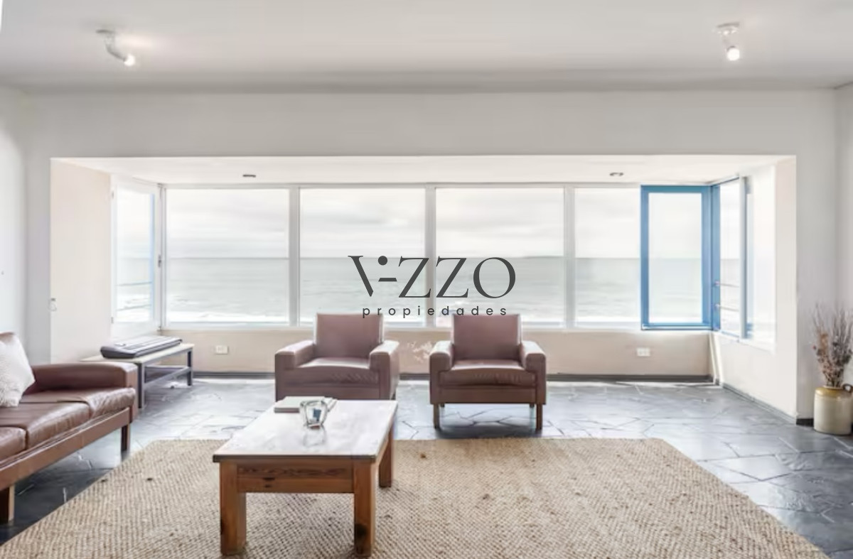 Casa ID.663/Gran-Casa-en-Venta-sobre-el-Mar-de-5-Dormitorios-y-Dependencia-en-Península,-Punta-del-Este - Gran Casa en Venta sobre el Mar de 5 Dormitorios y Dependencia en Península, Punta del Este