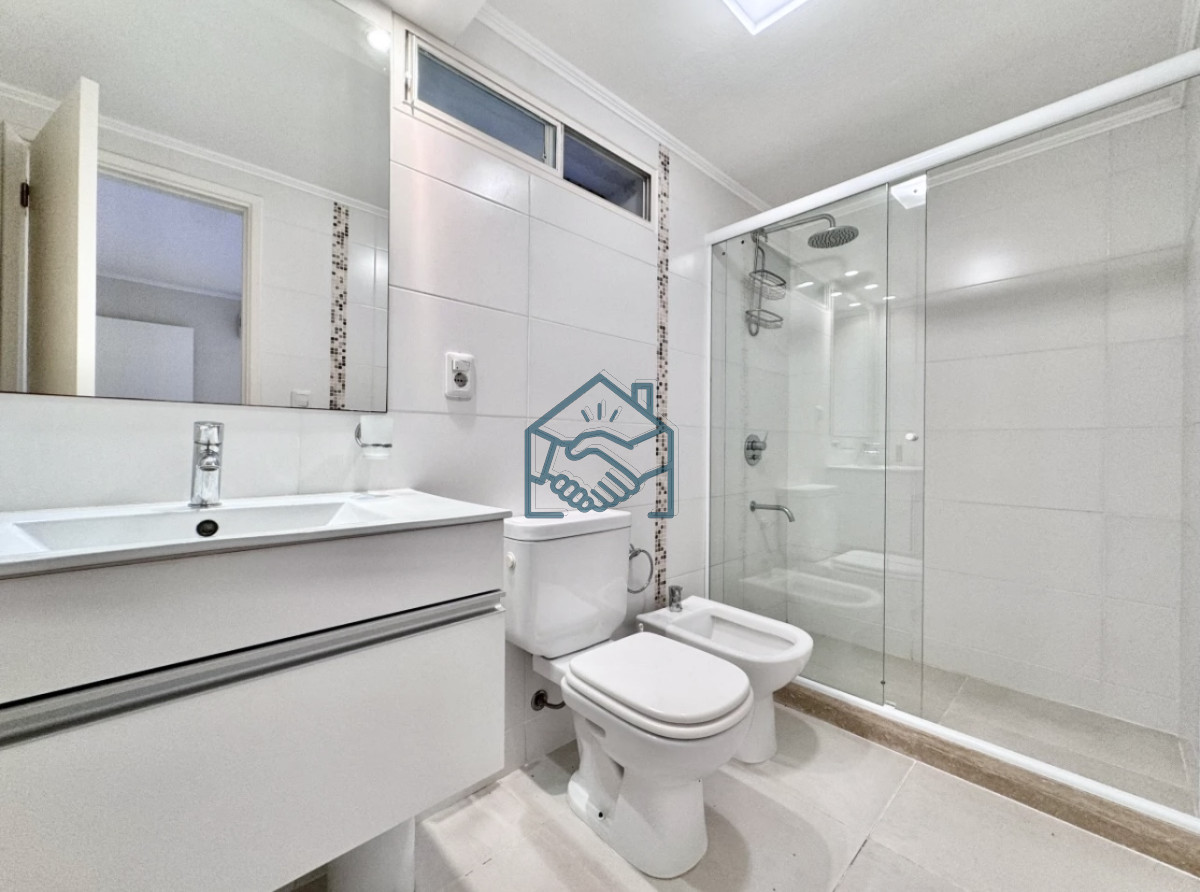 Casa ID.1500/Moderna-Casa-de-4-Dormitorios-en-Playa-Mansa-a-Pocas-Cuadras-del-Mar - Moderna Casa de 4 Dormitorios en Playa Mansa a Pocas Cuadras del Mar