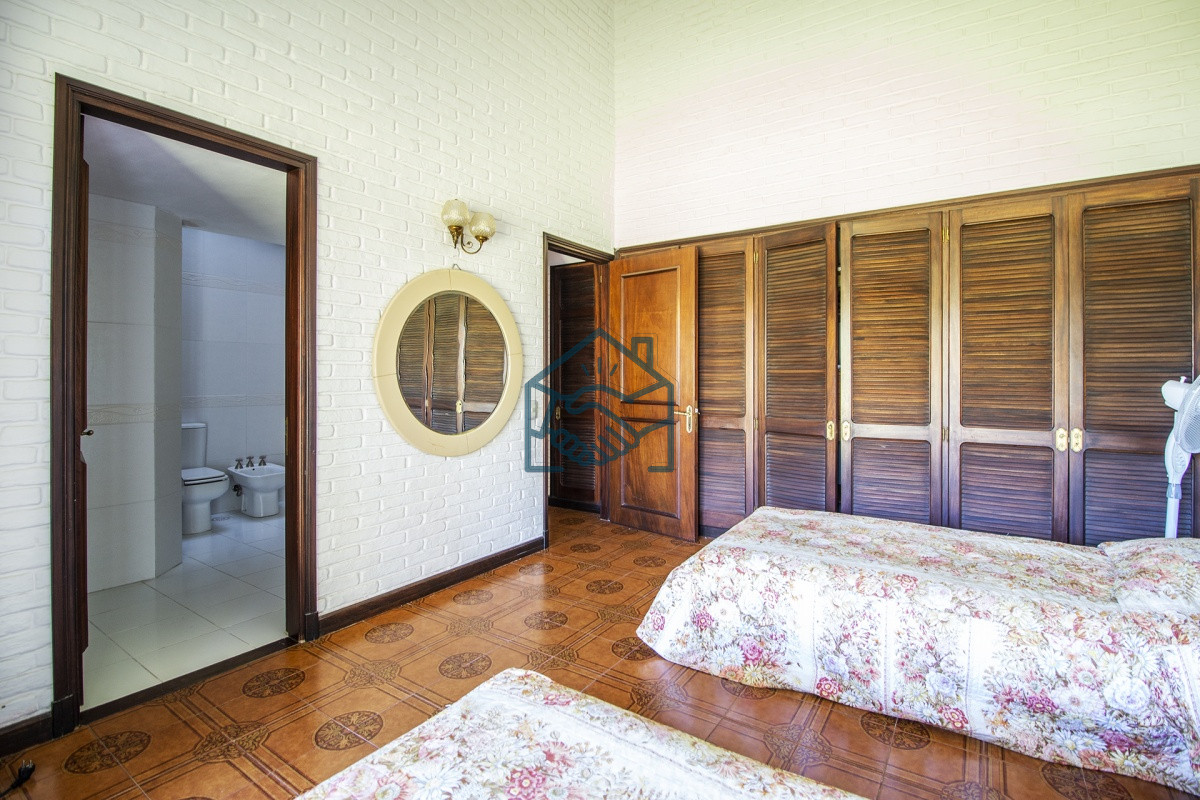 Casa ID.652/Venta-de-Casa-de-4-Dormitorios-y-Piscina-con-gran-parque-en-Playa-Mansa,-Punta-del-Este - Venta de Casa de 4 Dormitorios y Piscina con gran parque en Playa Mansa, Punta del Este
