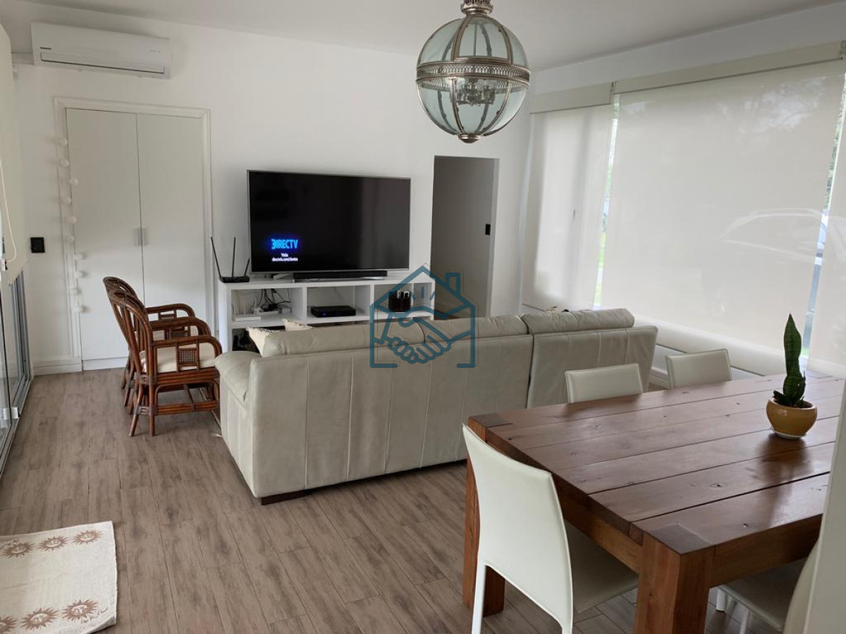 Casa ID.567/Moderna-Casa-de-4-Dormitorios-en-el-Golf---Punta-del-Este - Moderna Casa de 4 Dormitorios en el Golf - Punta del Este