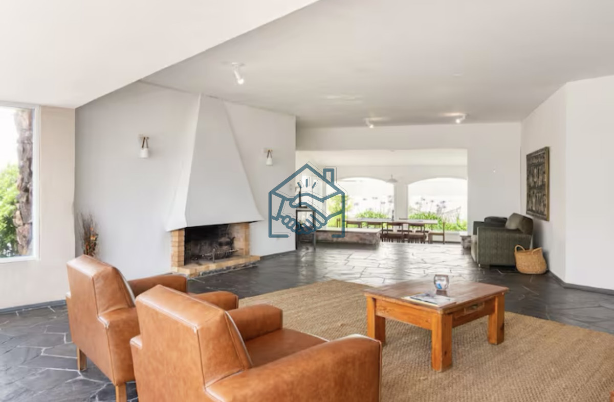 Casa ID.663/Gran-Casa-en-Venta-sobre-el-Mar-de-5-Dormitorios-y-Dependencia-en-Península,-Punta-del-Este - Gran Casa en Venta sobre el Mar de 5 Dormitorios y Dependencia en Península, Punta del Este