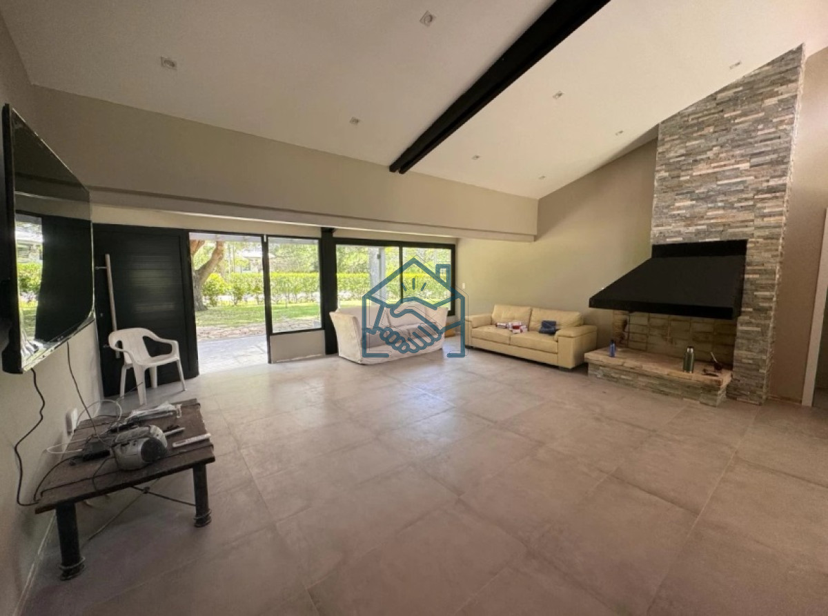 Casa ID.674/Casa-Reciclada-de-4-Dormitorios-con-Piscina-en-San-Rafael,-Venta-y-Alquiler-Anual - Casa Reciclada de 4 Dormitorios con Piscina en San Rafael, Venta y Alquiler Anual