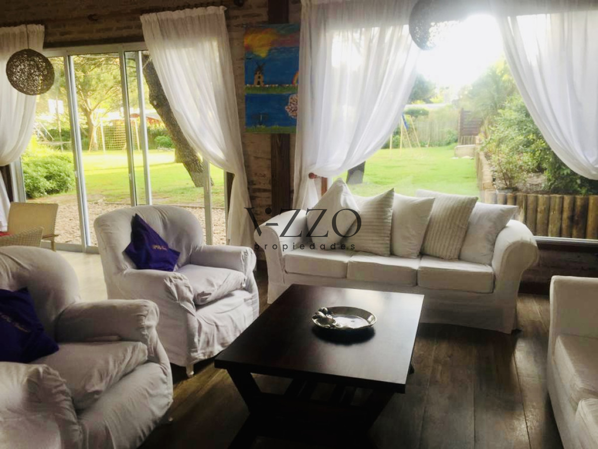 Casa ID.675/Excelente-Casa-de-5-Dormitorios-en-Barrio-Privado-La-Arbolada,-Punta-del-Este - Excelente Casa de 5 Dormitorios en Barrio Privado La Arbolada, Punta del Este
