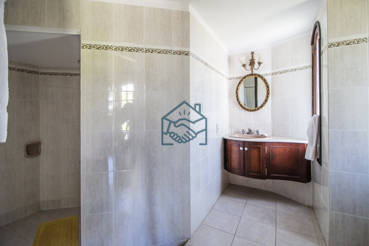 Casa ID.652/Venta-de-Casa-de-4-Dormitorios-y-Piscina-con-gran-parque-en-Playa-Mansa,-Punta-del-Este - Venta de Casa de 4 Dormitorios y Piscina con gran parque en Playa Mansa, Punta del Este
