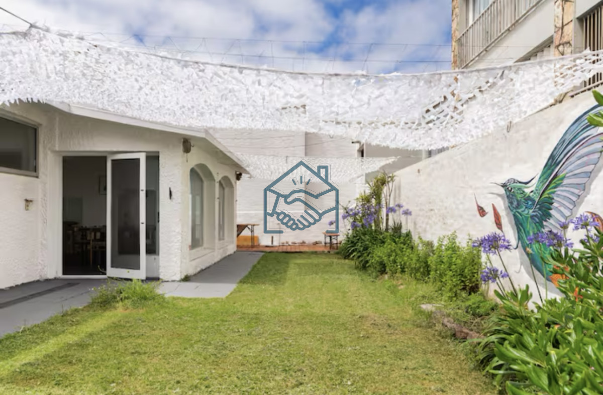 Casa ID.663/Gran-Casa-en-Venta-sobre-el-Mar-de-5-Dormitorios-y-Dependencia-en-Península,-Punta-del-Este - Gran Casa en Venta sobre el Mar de 5 Dormitorios y Dependencia en Península, Punta del Este