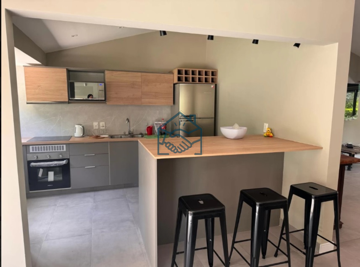 Casa ID.674/Casa-Reciclada-de-4-Dormitorios-con-Piscina-en-San-Rafael,-Venta-y-Alquiler-Anual - Casa Reciclada de 4 Dormitorios con Piscina en San Rafael, Venta y Alquiler Anual