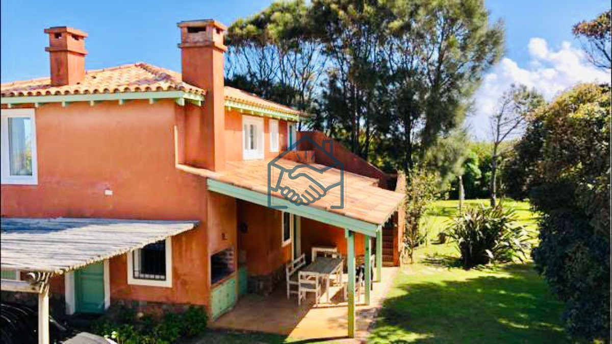 Casa ID.513/Venta-de-casa-amplia-de-construcción-sólida-sobre-primera-fila-de-Mar-en-La-Juanita,-José-Ignacio - Venta de casa amplia de construcción sólida sobre primera fila de Mar en La Juanita, José Ignacio