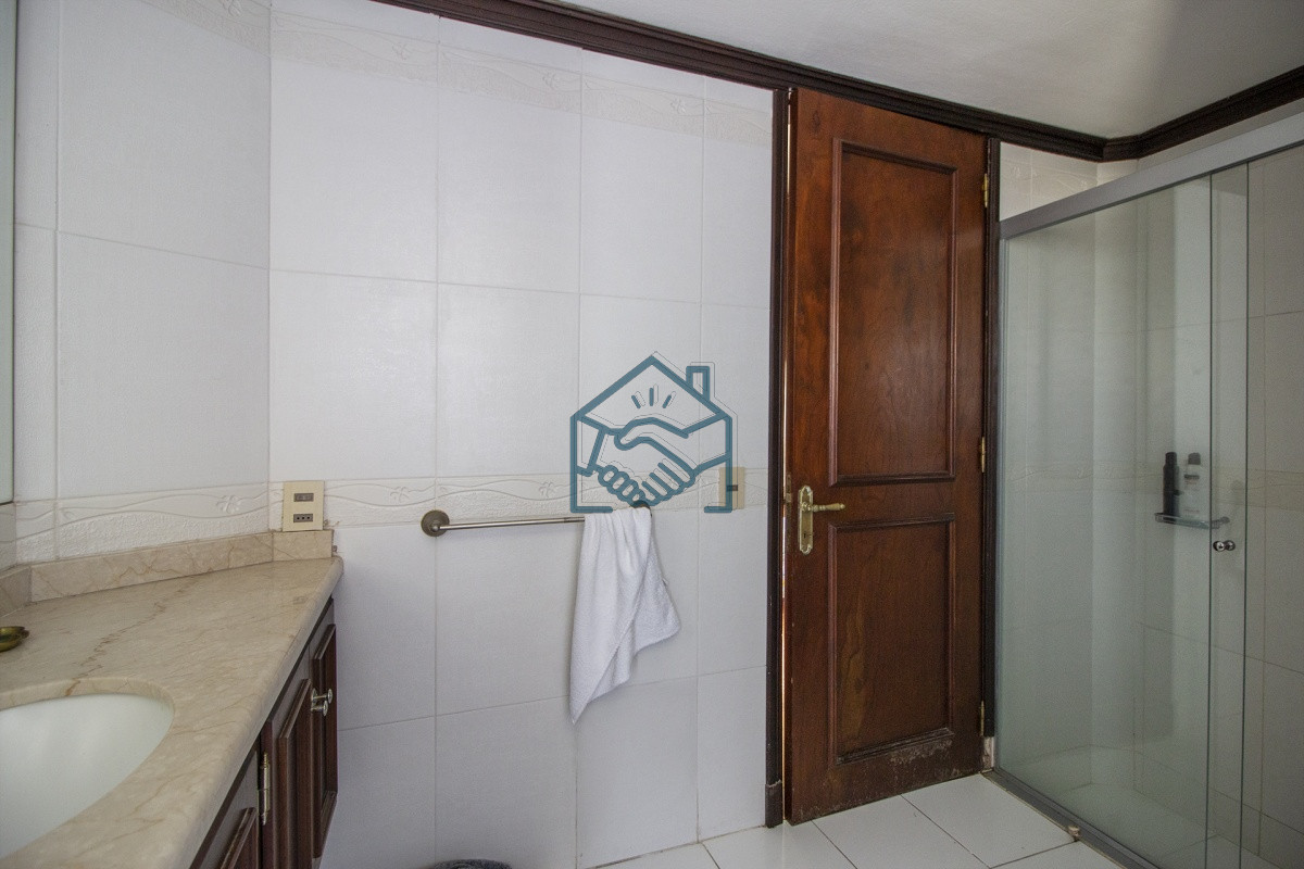 Casa ID.652/Venta-de-Casa-de-4-Dormitorios-y-Piscina-con-gran-parque-en-Playa-Mansa,-Punta-del-Este - Venta de Casa de 4 Dormitorios y Piscina con gran parque en Playa Mansa, Punta del Este