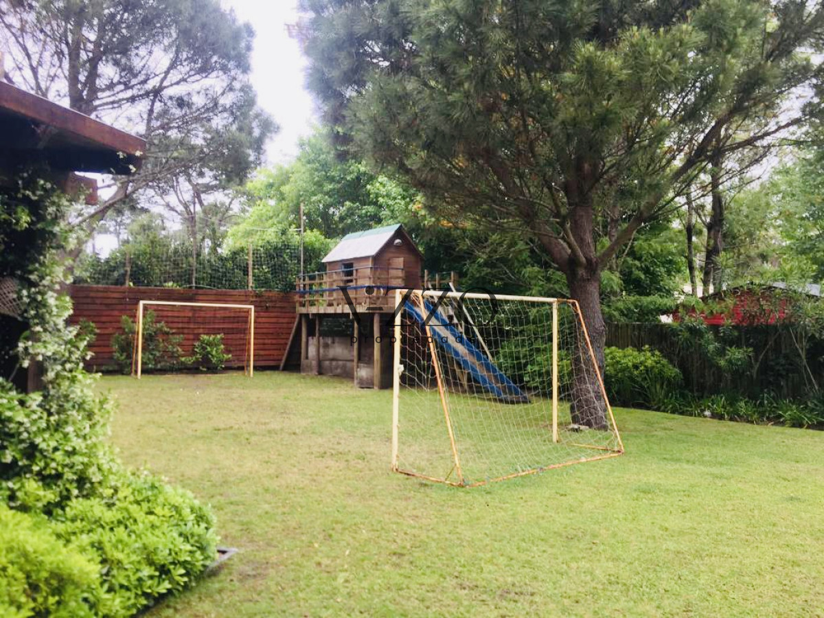 Casa ID.675/Excelente-Casa-de-5-Dormitorios-en-Barrio-Privado-La-Arbolada,-Punta-del-Este - Excelente Casa de 5 Dormitorios en Barrio Privado La Arbolada, Punta del Este