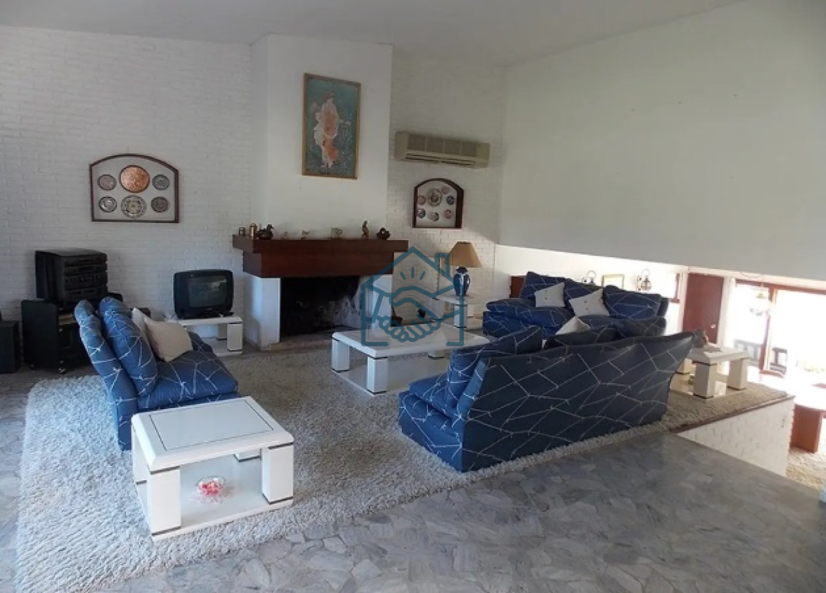 Casa ID.618/Excelente-Casa-de-4-Dormitorios-con-Piscina-en-Playa-Mansa,-Venta - Excelente Casa de 4 Dormitorios con Piscina en Playa Mansa, Venta