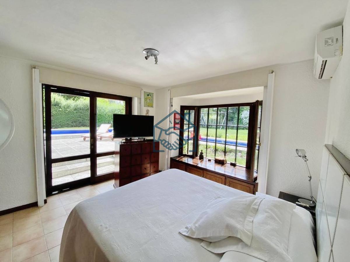 Casa ID.494/Cómoda-Casa-de-5-Dormitorios-y-Piscina-Climatizada-en-Punta-del-Este - Cómoda Casa de 5 Dormitorios y Piscina Climatizada en Punta del Este