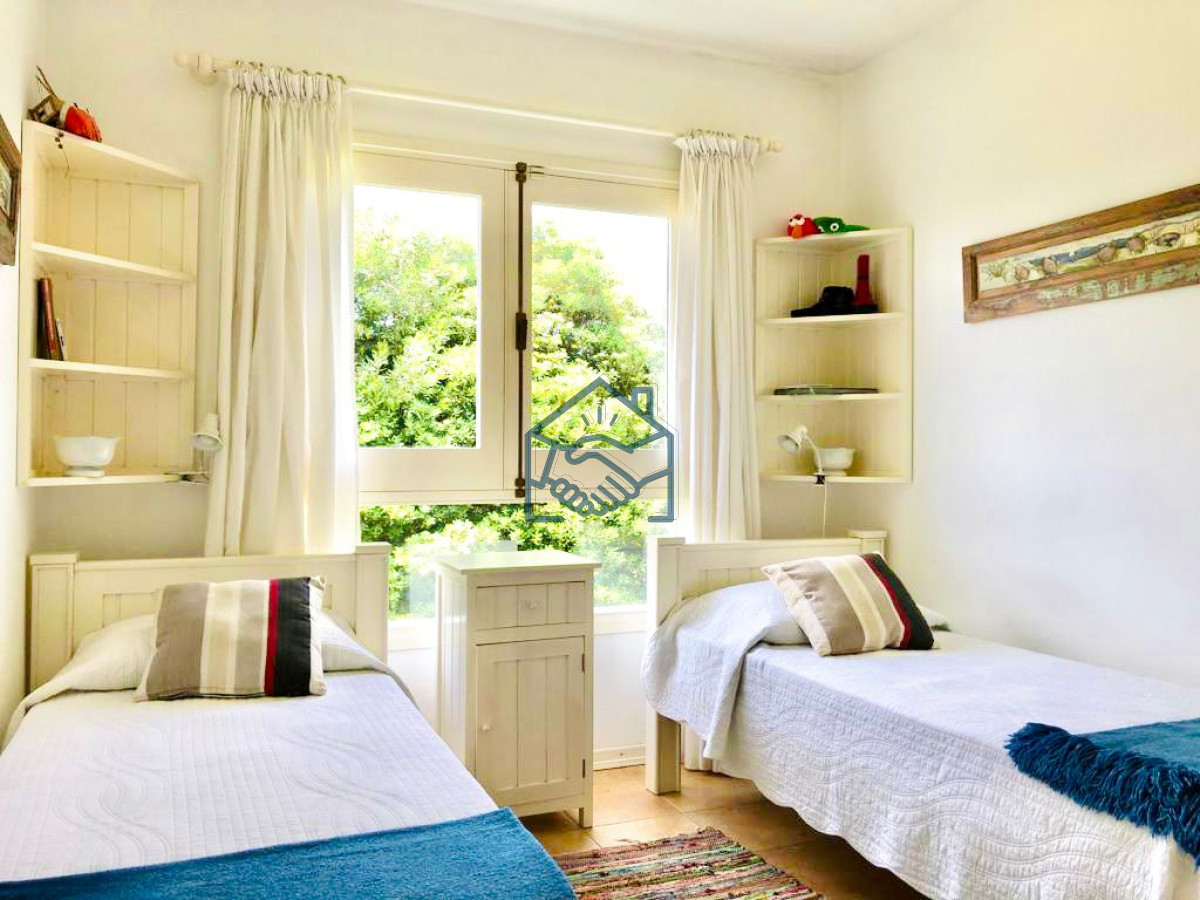 Casa ID.513/Venta-de-casa-amplia-de-construcción-sólida-sobre-primera-fila-de-Mar-en-La-Juanita,-José-Ignacio - Venta de casa amplia de construcción sólida sobre primera fila de Mar en La Juanita, José Ignacio
