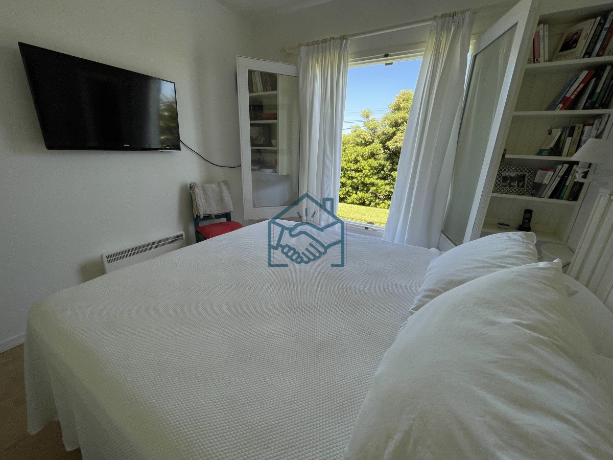 Casa ID.513/Venta-de-casa-amplia-de-construcción-sólida-sobre-primera-fila-de-Mar-en-La-Juanita,-José-Ignacio - Venta de casa amplia de construcción sólida sobre primera fila de Mar en La Juanita, José Ignacio