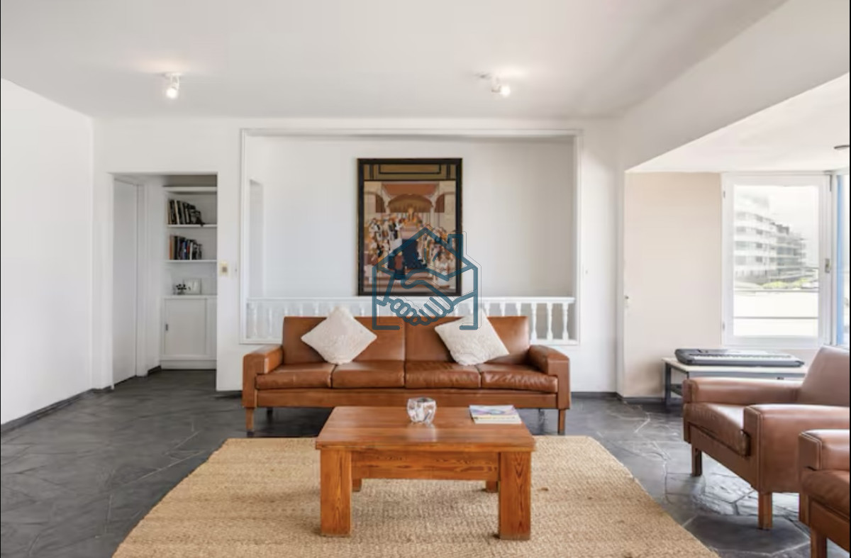 Casa ID.663/Gran-Casa-en-Venta-sobre-el-Mar-de-5-Dormitorios-y-Dependencia-en-Península,-Punta-del-Este - Gran Casa en Venta sobre el Mar de 5 Dormitorios y Dependencia en Península, Punta del Este