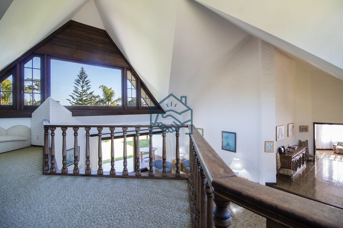 Casa ID.652/Venta-de-Casa-de-4-Dormitorios-y-Piscina-con-gran-parque-en-Playa-Mansa,-Punta-del-Este - Venta de Casa de 4 Dormitorios y Piscina con gran parque en Playa Mansa, Punta del Este