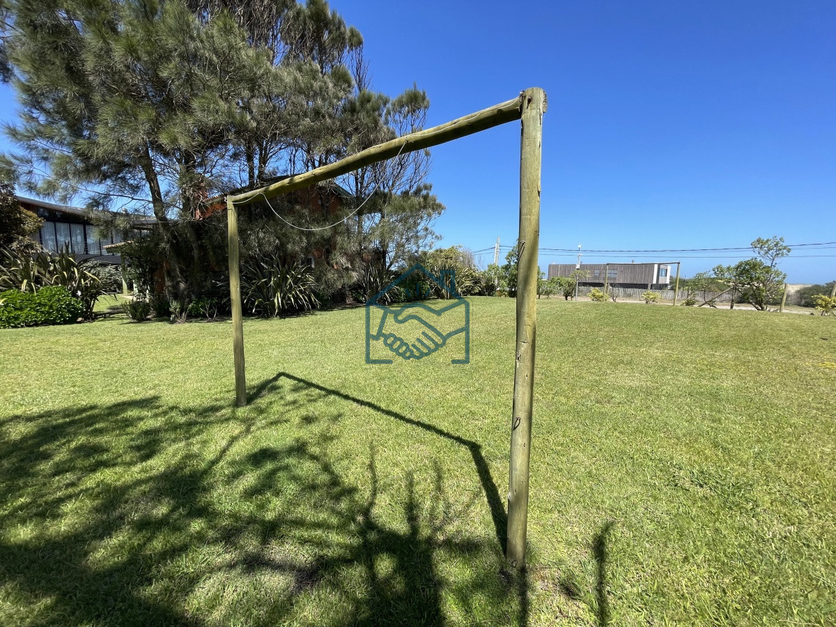 Casa ID.513/Venta-de-casa-amplia-de-construcción-sólida-sobre-primera-fila-de-Mar-en-La-Juanita,-José-Ignacio - Venta de casa amplia de construcción sólida sobre primera fila de Mar en La Juanita, José Ignacio