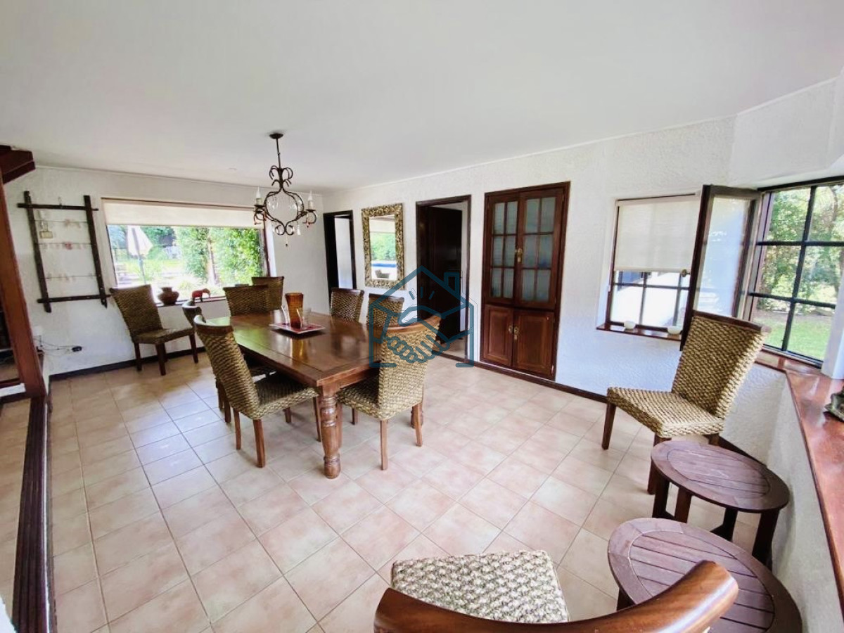 Casa ID.494/Cómoda-Casa-de-5-Dormitorios-y-Piscina-Climatizada-en-Punta-del-Este - Cómoda Casa de 5 Dormitorios y Piscina Climatizada en Punta del Este