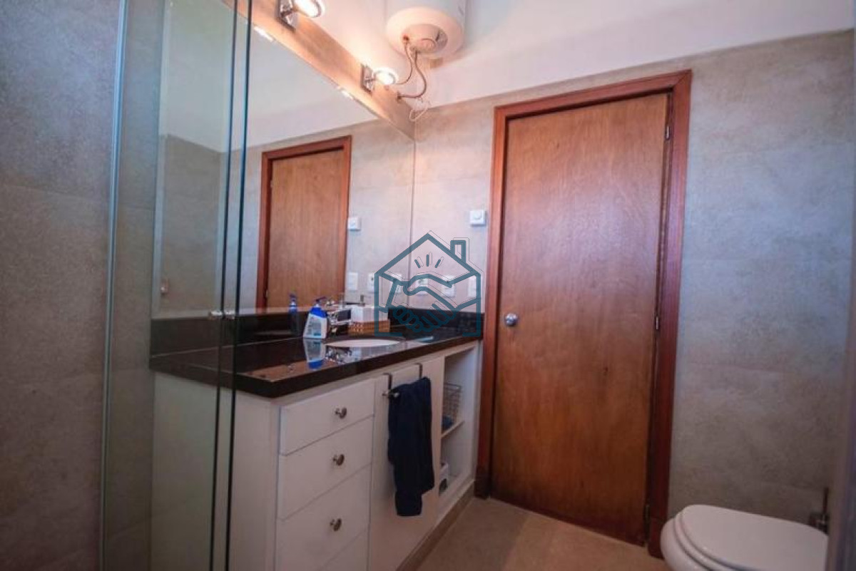 Casa ID.492/Excelente-Casa-de-4-Dormitorios-y-Piscina-a-una-Cuadra-del-Mar- - Excelente Casa de 4 Dormitorios y Piscina a una Cuadra del Mar 