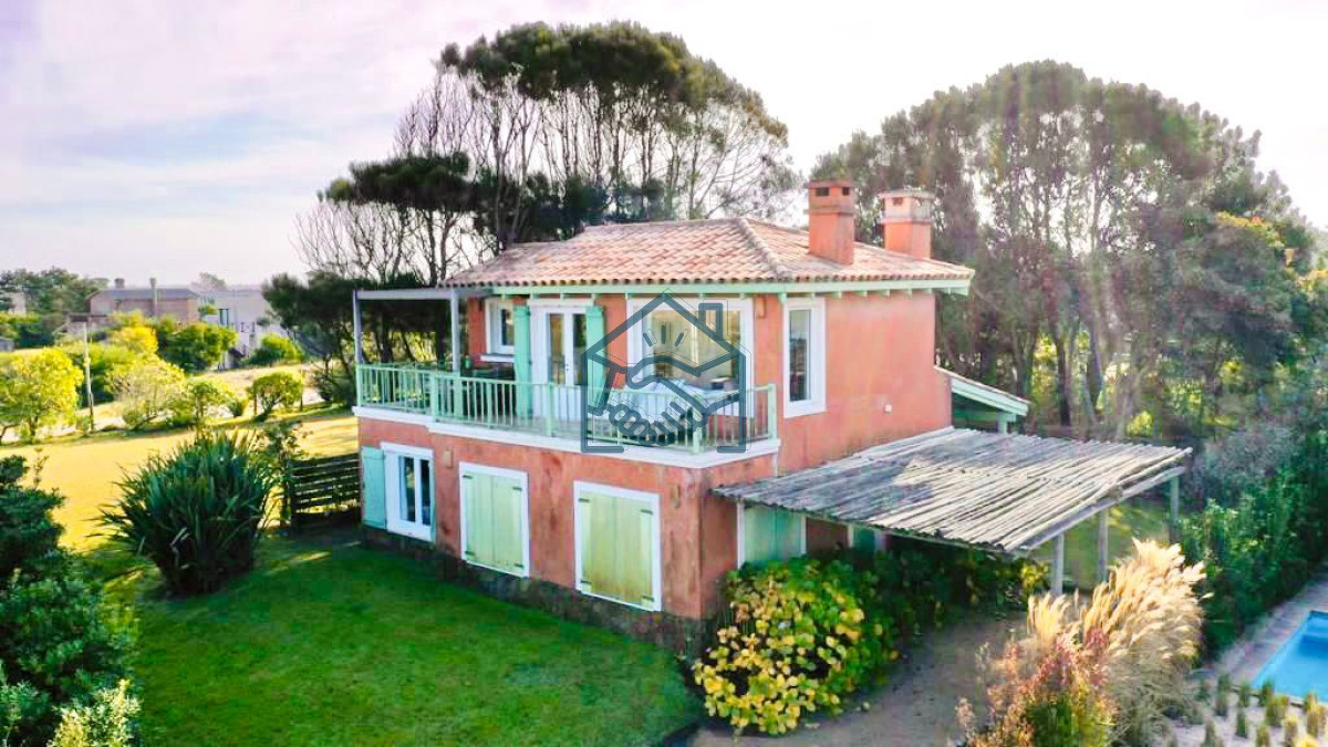 Casa ID.513/Venta-de-casa-amplia-de-construcción-sólida-sobre-primera-fila-de-Mar-en-La-Juanita,-José-Ignacio - Venta de casa amplia de construcción sólida sobre primera fila de Mar en La Juanita, José Ignacio
