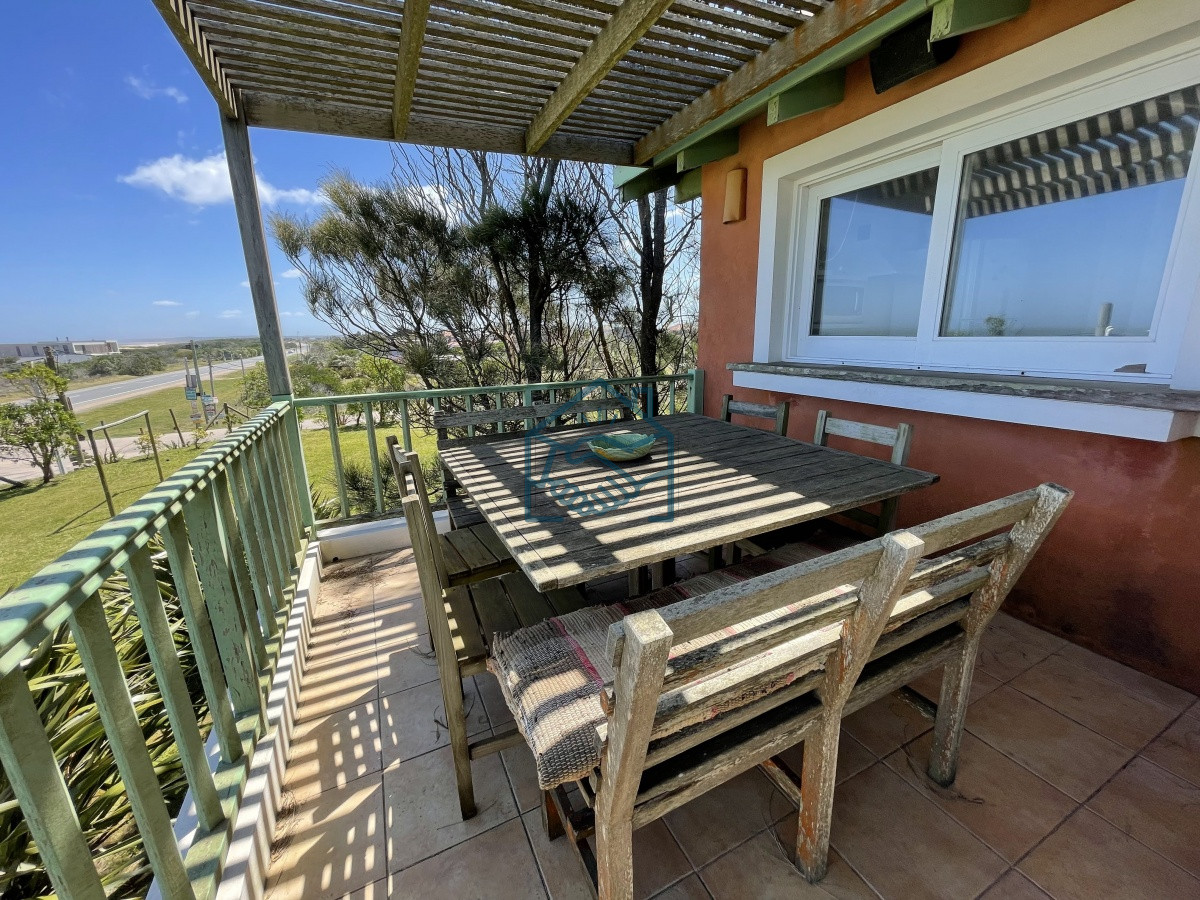 Casa ID.513/Venta-de-casa-amplia-de-construcción-sólida-sobre-primera-fila-de-Mar-en-La-Juanita,-José-Ignacio - Venta de casa amplia de construcción sólida sobre primera fila de Mar en La Juanita, José Ignacio