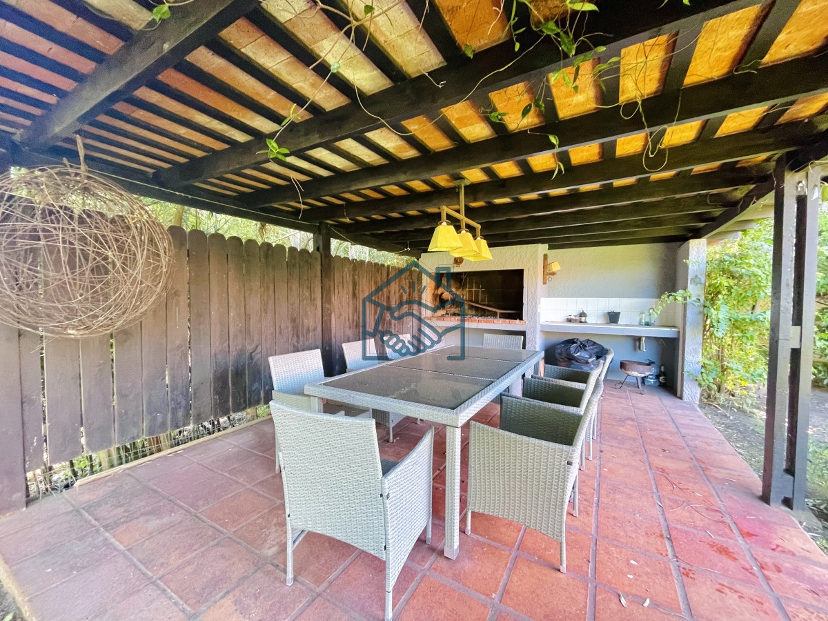 Casa ID.494/Cómoda-Casa-de-5-Dormitorios-y-Piscina-Climatizada-en-Punta-del-Este - Cómoda Casa de 5 Dormitorios y Piscina Climatizada en Punta del Este