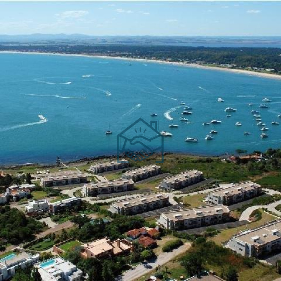 Apartamento ID.608/Venta-y-alquiler-de-apartamento-de-dos-dormitorios-con-parrillero-de-uso-exclusivo-en-Punta-Ballena - Venta y alquiler de apartamento de dos dormitorios con parrillero de uso exclusivo en Punta Ballena