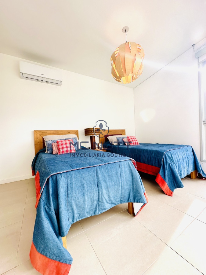 Apartamento Ref.417/ - Oportunidad en Venta y Alquiler temporal de maravilloso departamento esquinero en Torre Le Parc, Playa Brava, Punta del Este