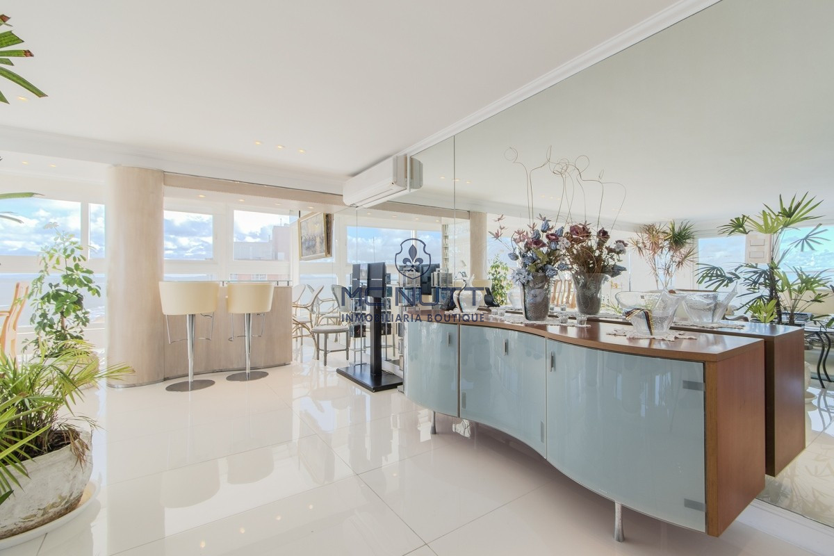 Apartamento Ref.524/ - Penthouse sobre Playa Mansa, 4 Dormitorios y Parrillero en Venta - Punta del Este