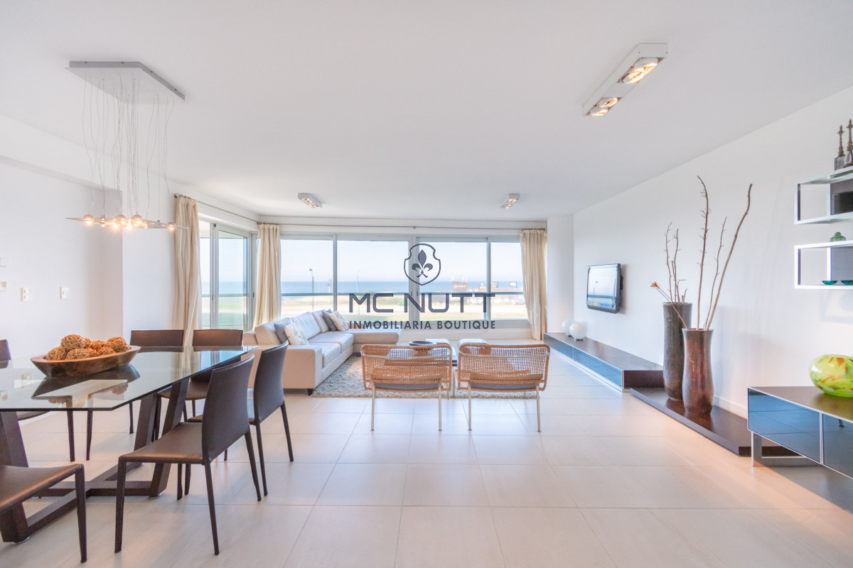 Apartamento Ref.531/ - Venta y alquiler de departamento con tres dormitorios mas dependencia de servicio en torre Le Parc playa Brava, Punta del Este