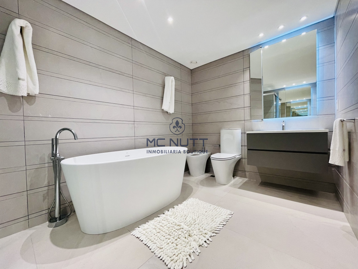 Apartamento Ref.503/ - Venta Espectacular Apartamento Frente al Mar, 3 Dormitorios, Le Parc Punta del Este