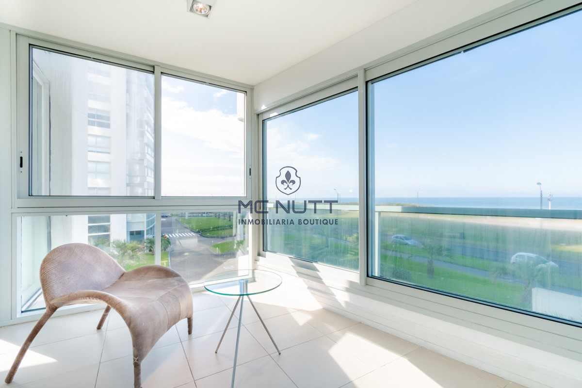 Apartamento Ref.531/ - Venta y alquiler de departamento con tres dormitorios mas dependencia de servicio en torre Le Parc playa Brava, Punta del Este