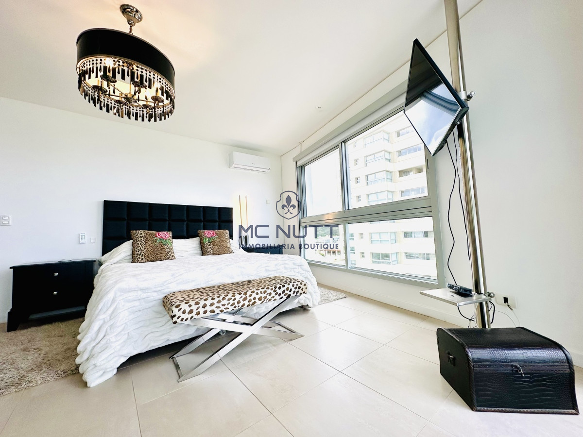 Apartamento Ref.417/ - Oportunidad en Venta y Alquiler temporal de maravilloso departamento esquinero en Torre Le Parc, Playa Brava, Punta del Este