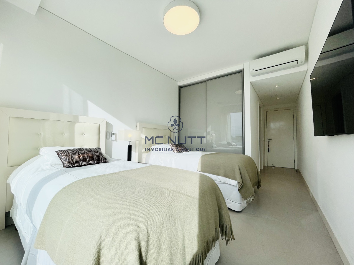Apartamento Ref.503/ - Venta Espectacular Apartamento Frente al Mar, 3 Dormitorios, Le Parc Punta del Este