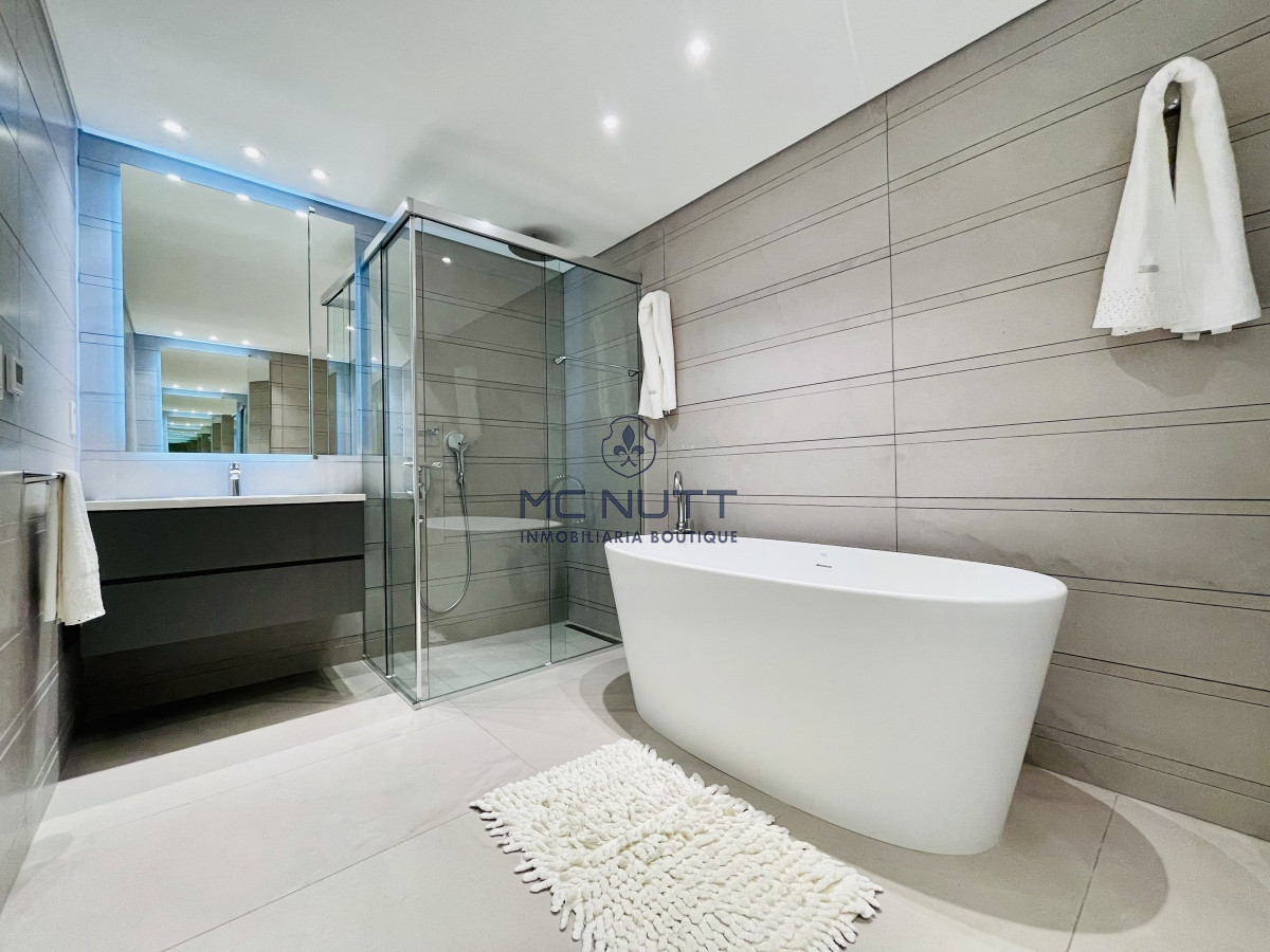 Apartamento Ref.503/ - Venta Espectacular Apartamento Frente al Mar, 3 Dormitorios, Le Parc Punta del Este