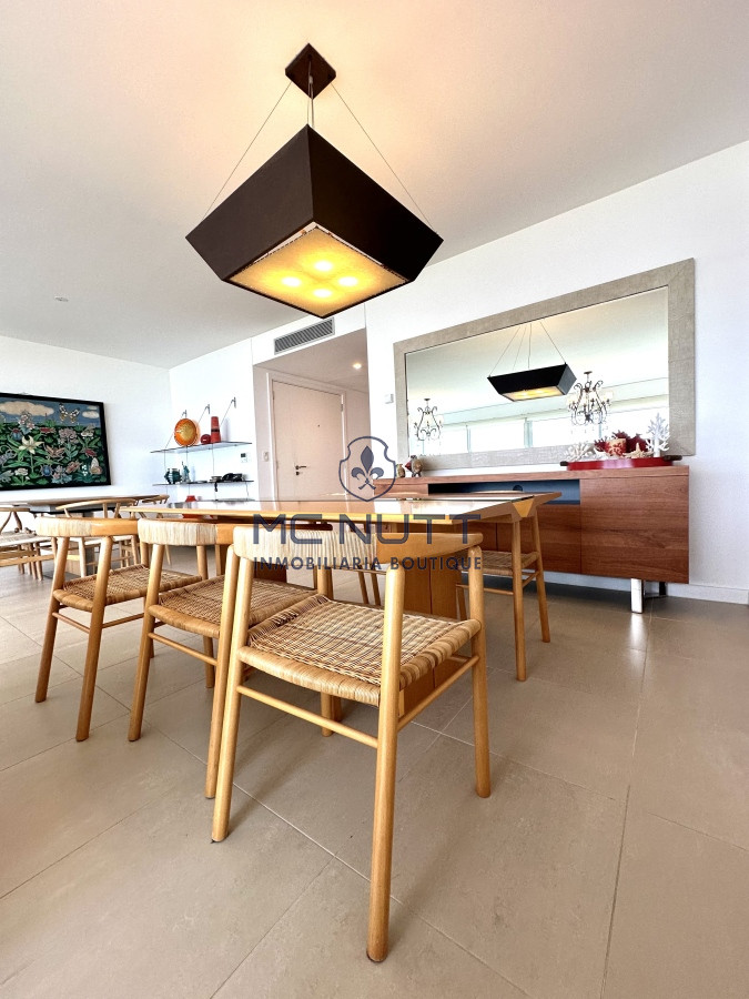 Apartamento Ref.417/ - Oportunidad en Venta y Alquiler temporal de maravilloso departamento esquinero en Torre Le Parc, Playa Brava, Punta del Este