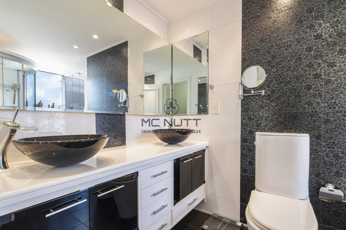 Apartamento Ref.524/ - Penthouse sobre Playa Mansa, 4 Dormitorios y Parrillero en Venta - Punta del Este