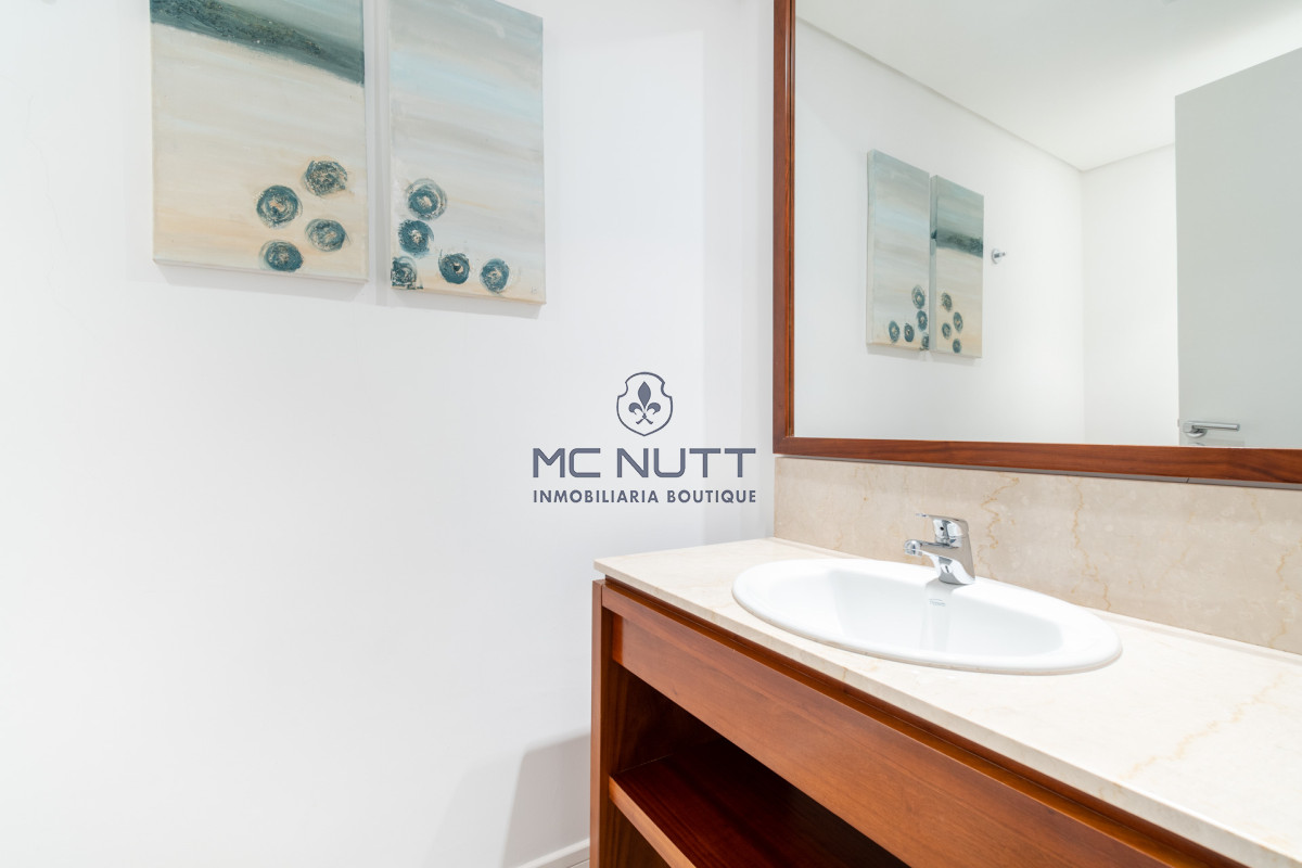 Apartamento Ref.531/ - Venta y alquiler de departamento con tres dormitorios mas dependencia de servicio en torre Le Parc playa Brava, Punta del Este