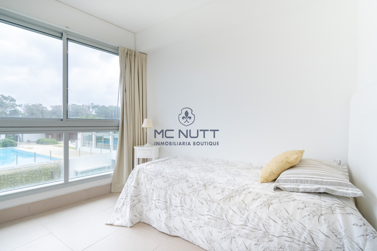 Apartamento Ref.531/ - Venta y alquiler de departamento con tres dormitorios mas dependencia de servicio en torre Le Parc playa Brava, Punta del Este