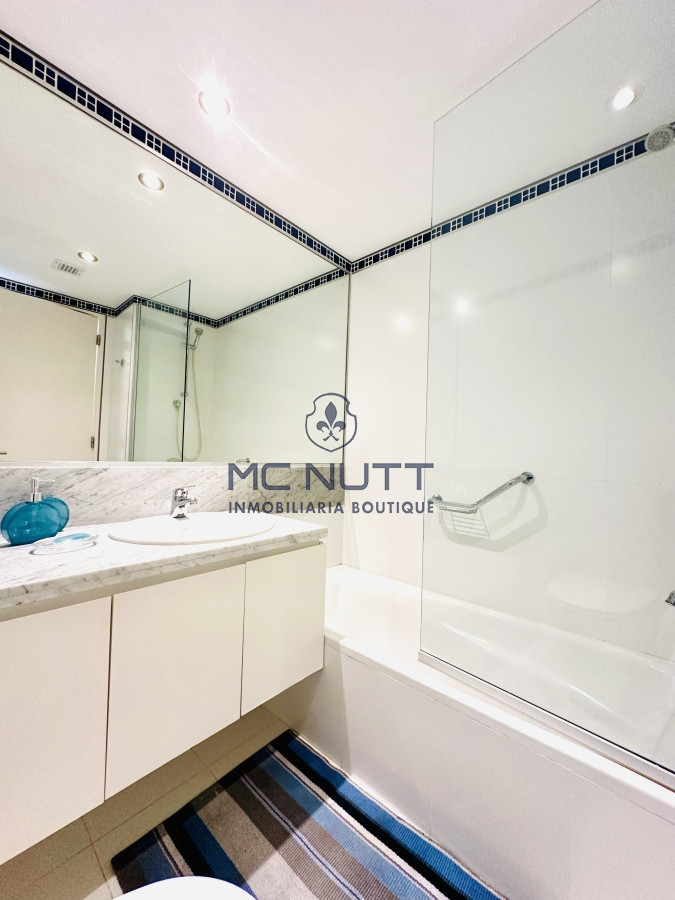 Apartamento Ref.417/ - Oportunidad en Venta y Alquiler temporal de maravilloso departamento esquinero en Torre Le Parc, Playa Brava, Punta del Este