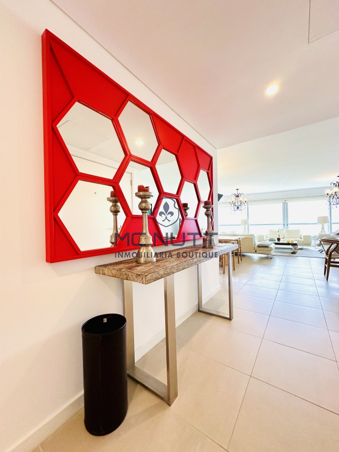 Apartamento Ref.417/ - Oportunidad en Venta y Alquiler temporal de maravilloso departamento esquinero en Torre Le Parc, Playa Brava, Punta del Este