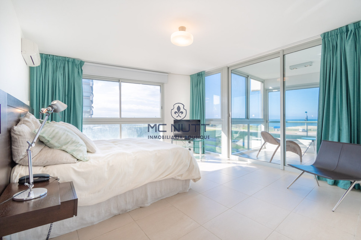 Apartamento Ref.531/ - Venta y alquiler de departamento con tres dormitorios mas dependencia de servicio en torre Le Parc playa Brava, Punta del Este